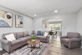 Comfy King bed Free Wi-Fi Home in Des Plaines